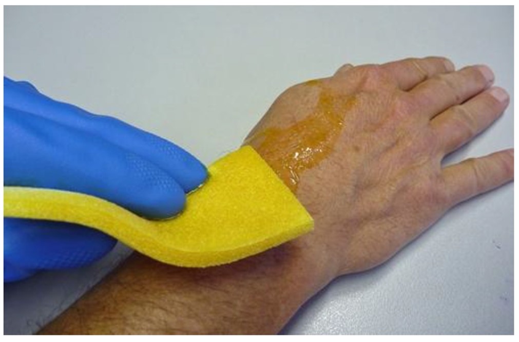 picture of hand being wiped by sponge